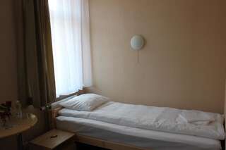 Отель Windrose Лиепая Двухместный номер с 2 отдельными кроватями и собственной ванной комнатой-2